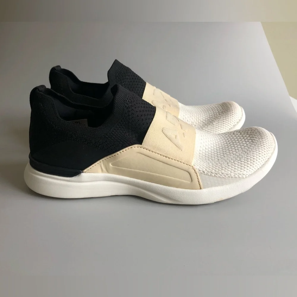 TechLoom Bliss Knit Running Shoe (Women) Size: US 7.5 EUR 38 - Picture 1 of 12